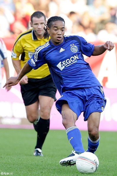 Heureusement qu'il y avait des photographes pour immortaliser la présence d'Emanuelson sur le terrain... Urby Emanuelson