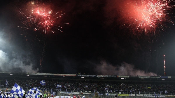 Feu d'artifice pour l'entrée des joueurs sur le terrain