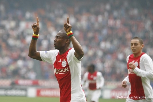 Enoh célèbre son but - AjaxLife.nl