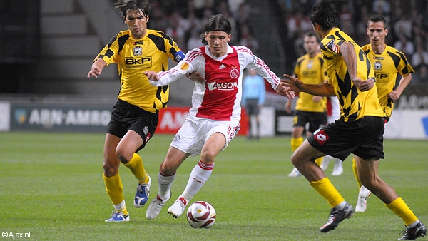Marko Pantelic a remplacé Dario Cvitanich à l'heure de jeu Marko Pantelic a remplacé Cvitanich à l'heure de jeu